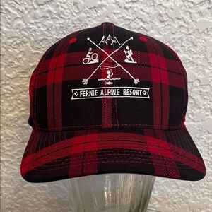 ⭐️NWOT FERNIE ALPINE RESORT Flexfit Red Black Plaid Canadian Rocky Mountains Cap
